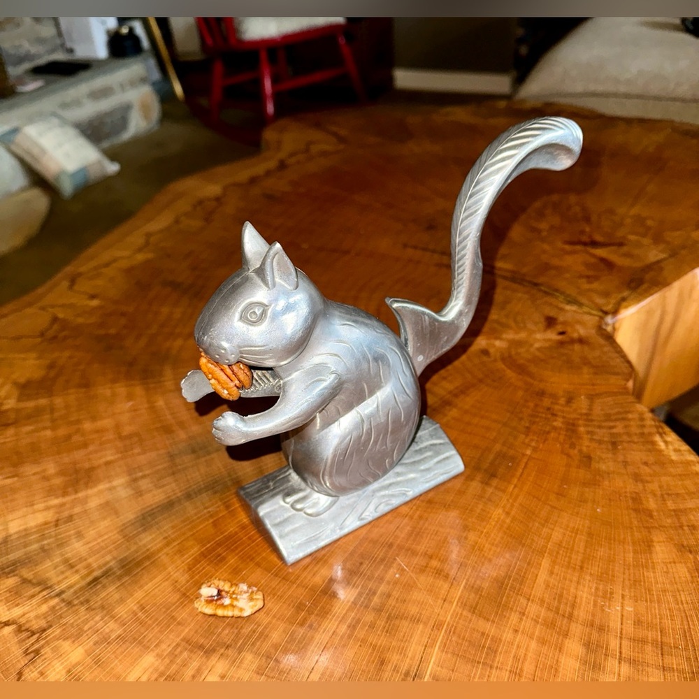 Squirrel Nut cracker - Picture 4 of 14